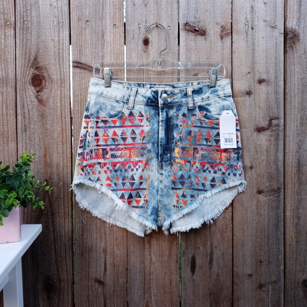 NWT Crystal Vogue Aztec Print High Waisted Shorts
